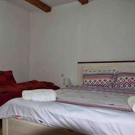 Conacul Cosaului Hotel Feresti Buitenkant foto