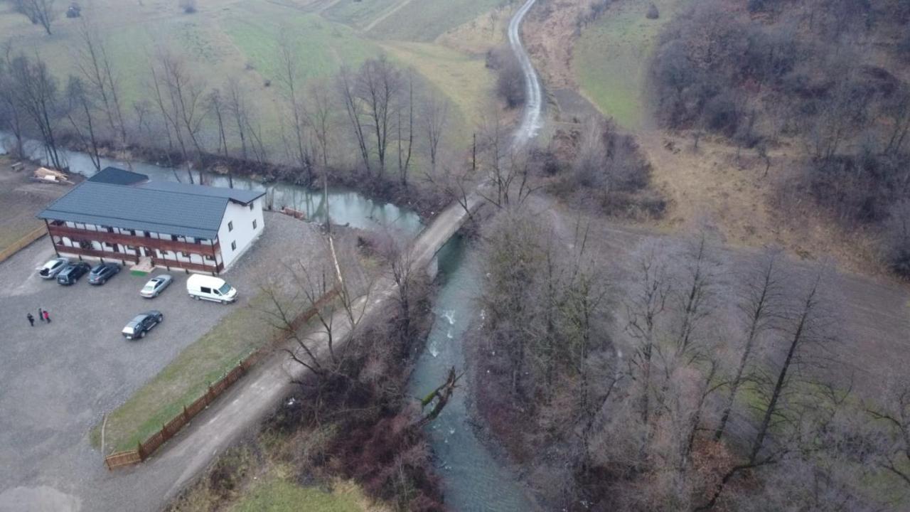 Conacul Cosaului Hotel Feresti Buitenkant foto