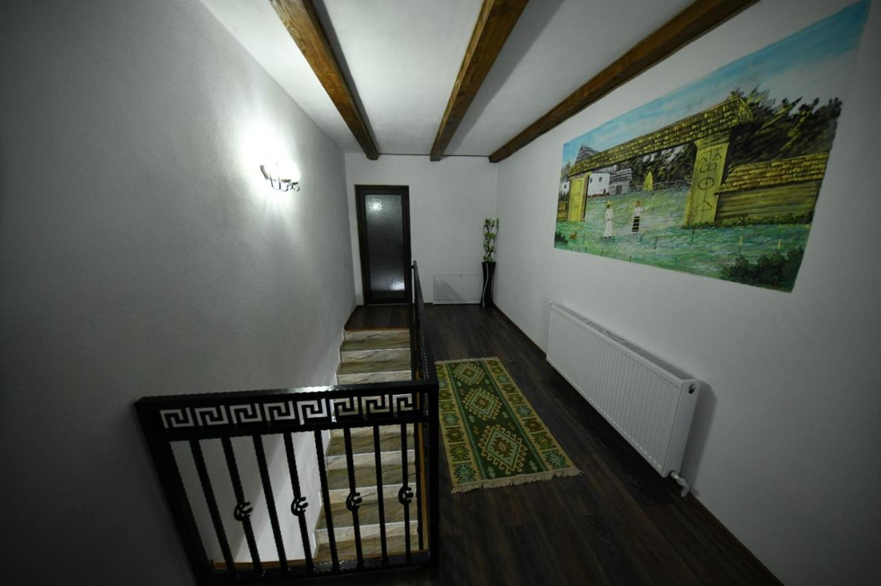 Conacul Cosaului Hotel Feresti Buitenkant foto