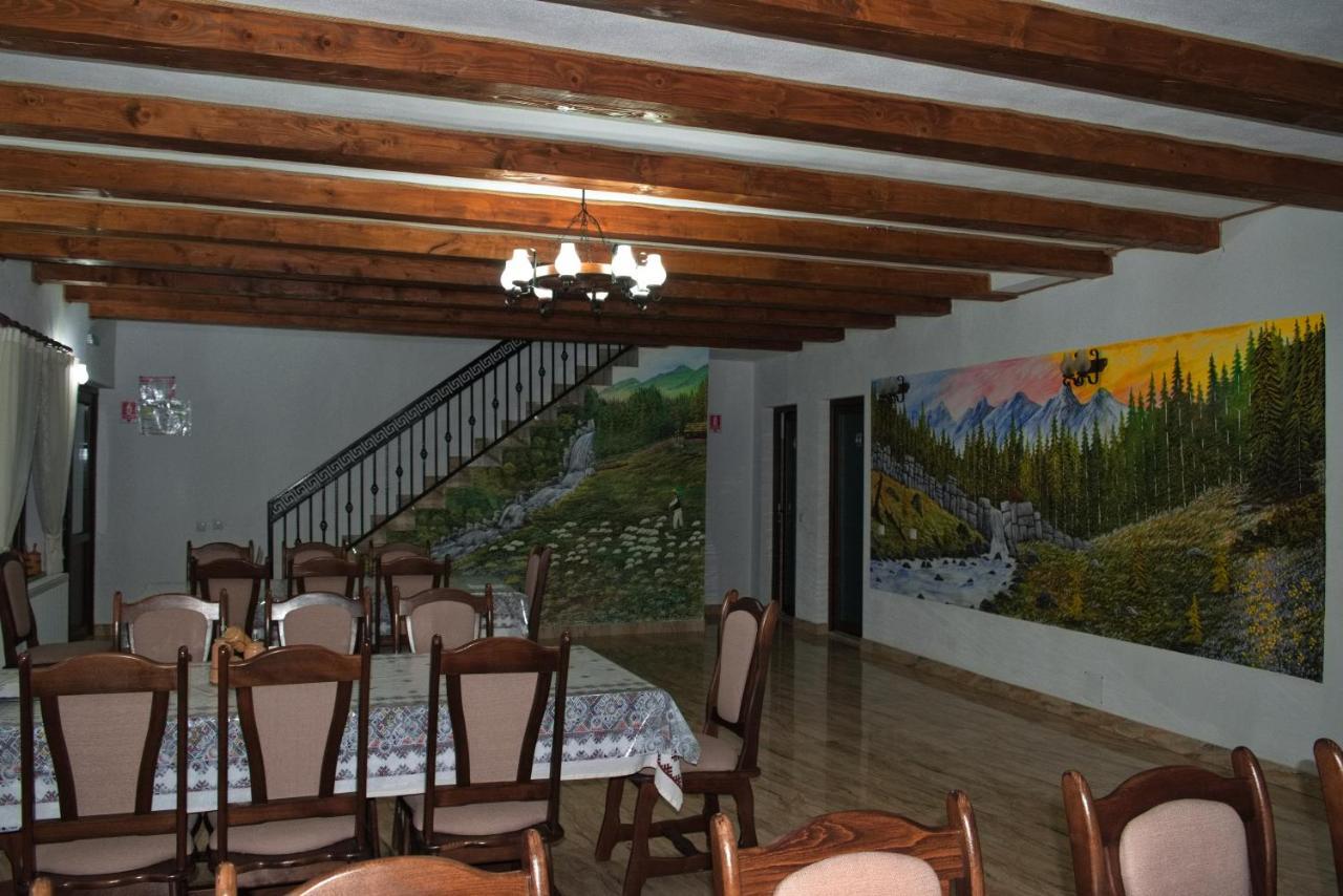 Conacul Cosaului Hotel Feresti Buitenkant foto