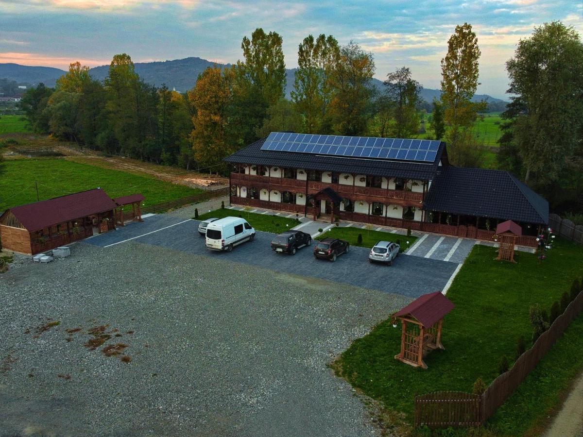 Conacul Cosaului Hotel Feresti Buitenkant foto