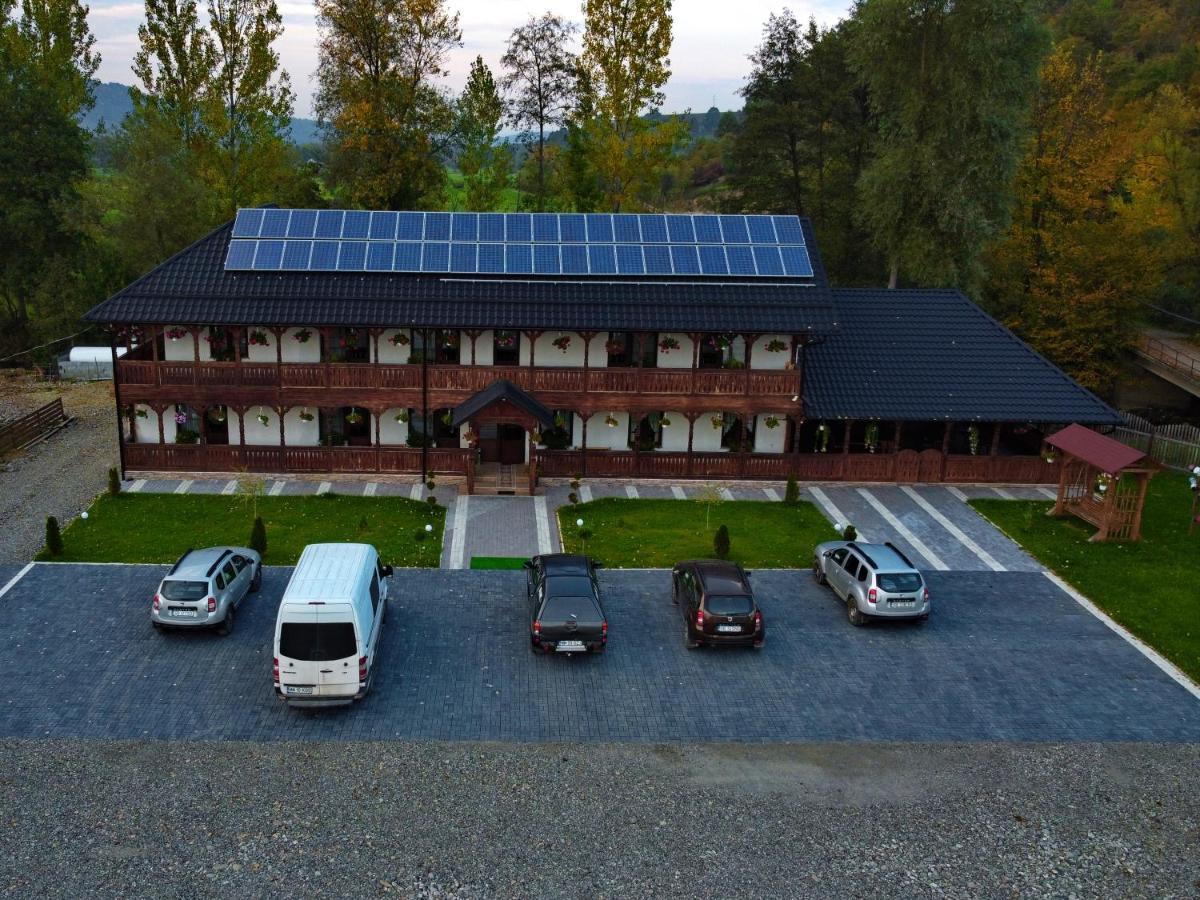 Conacul Cosaului Hotel Feresti Buitenkant foto
