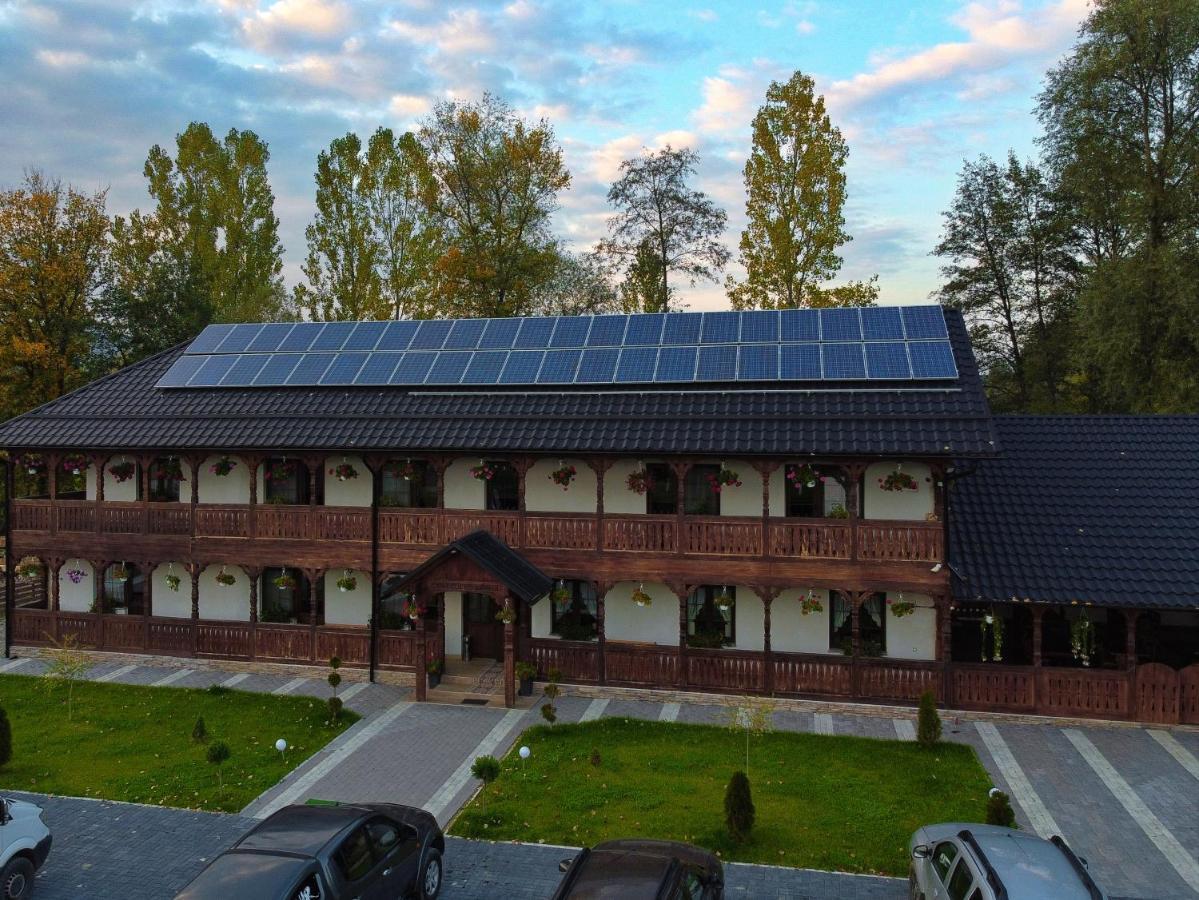 Conacul Cosaului Hotel Feresti Buitenkant foto
