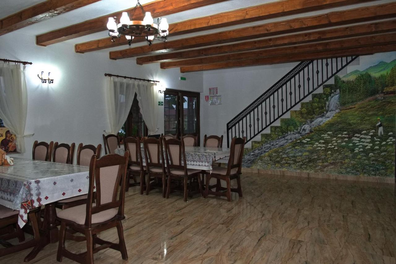 Conacul Cosaului Hotel Feresti Buitenkant foto