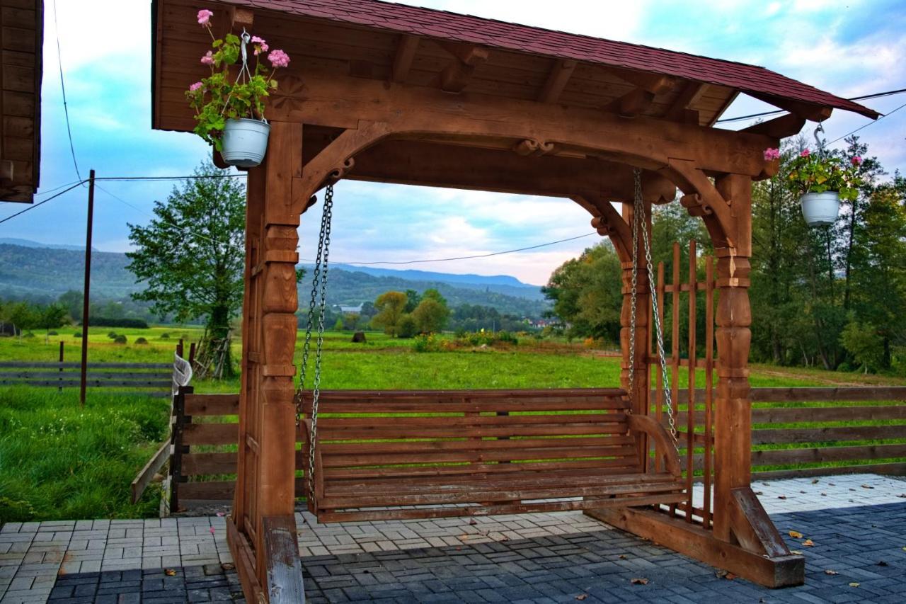 Conacul Cosaului Hotel Feresti Buitenkant foto