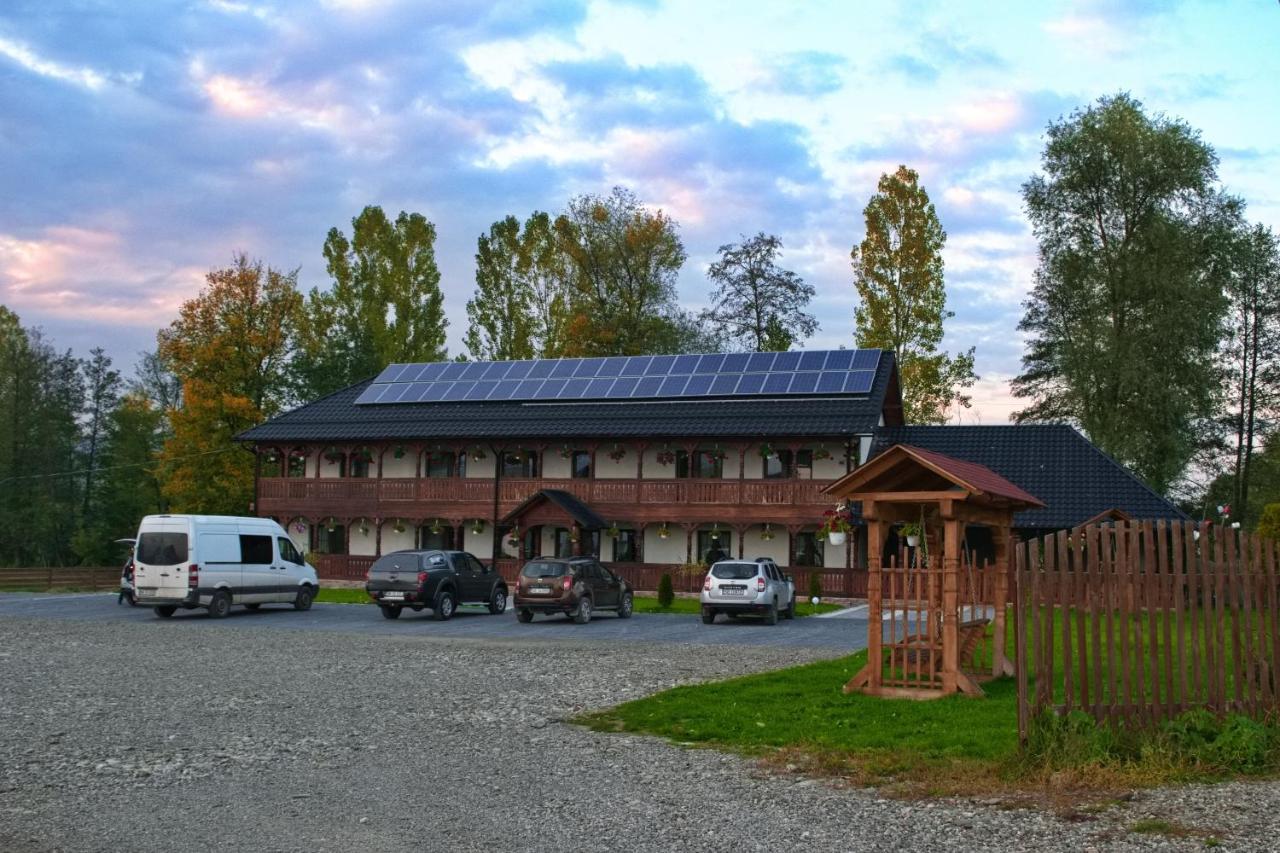 Conacul Cosaului Hotel Feresti Buitenkant foto