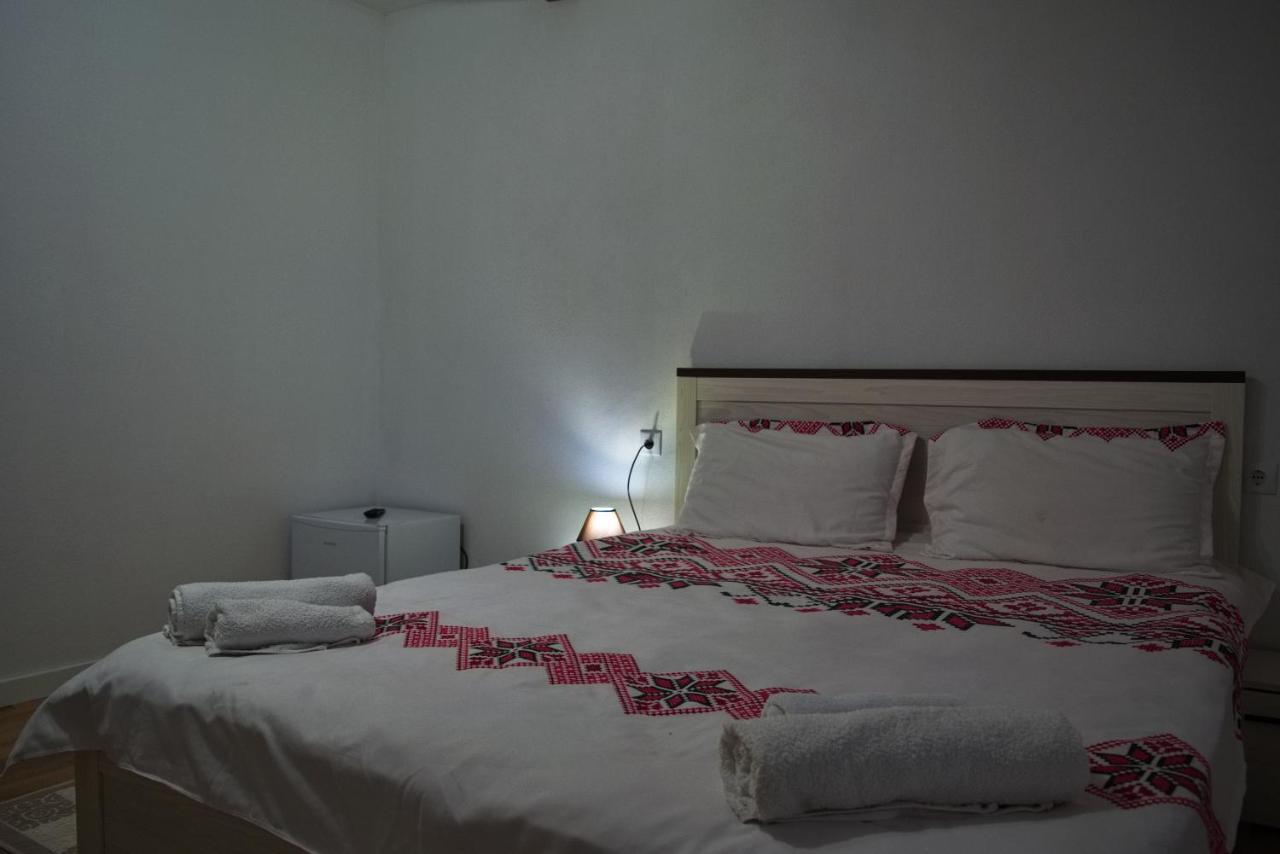 Conacul Cosaului Hotel Feresti Buitenkant foto