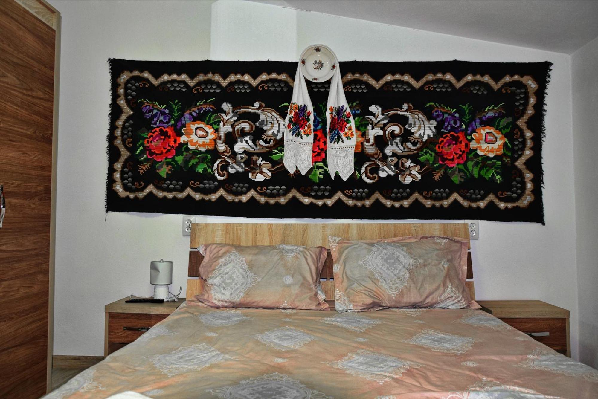 Conacul Cosaului Hotel Feresti Buitenkant foto
