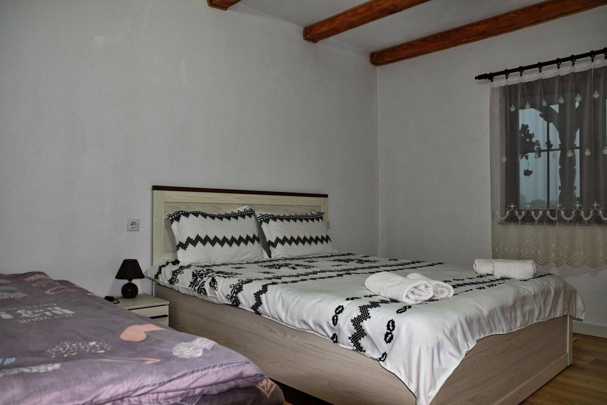 Conacul Cosaului Hotel Feresti Buitenkant foto