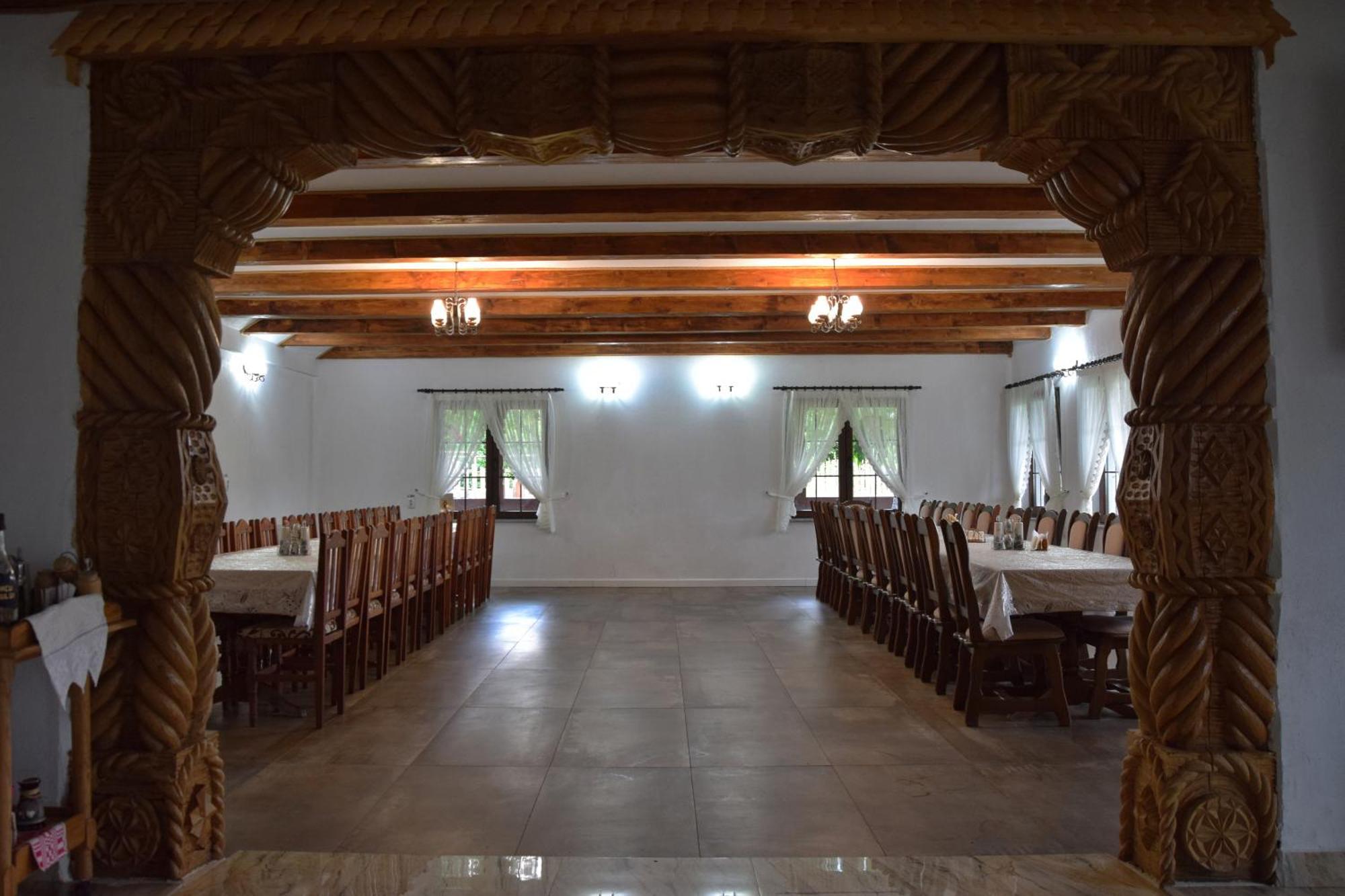 Conacul Cosaului Hotel Feresti Buitenkant foto