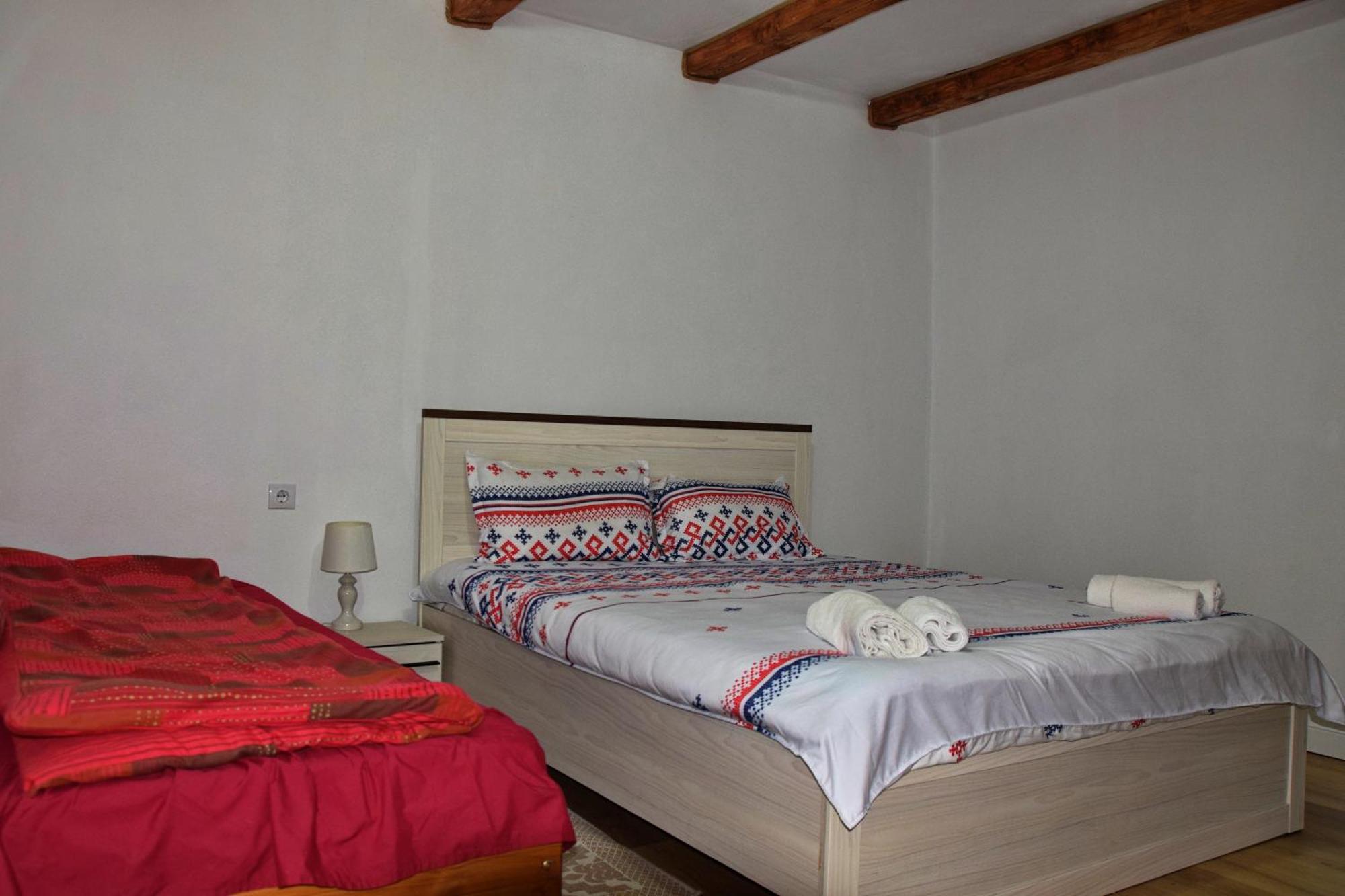 Conacul Cosaului Hotel Feresti Buitenkant foto