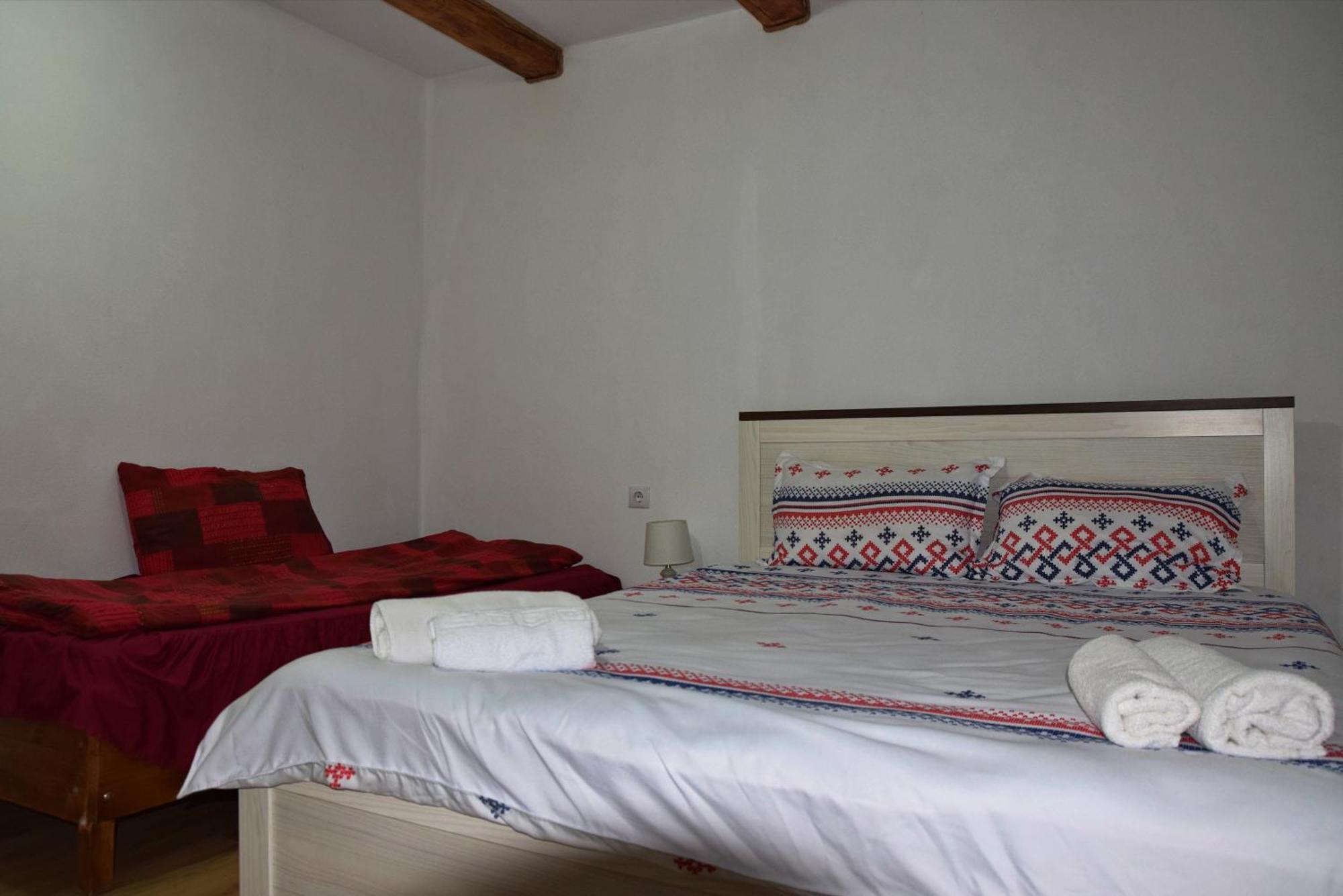 Conacul Cosaului Hotel Feresti Buitenkant foto