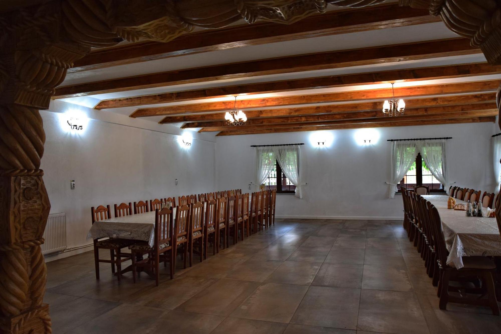 Conacul Cosaului Hotel Feresti Buitenkant foto