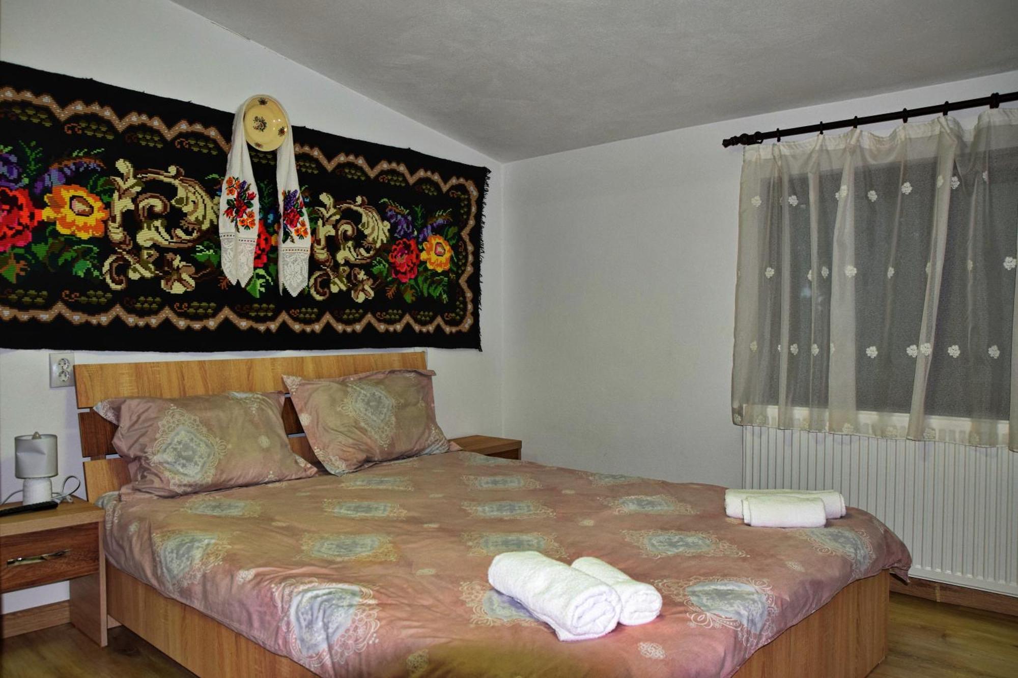 Conacul Cosaului Hotel Feresti Buitenkant foto