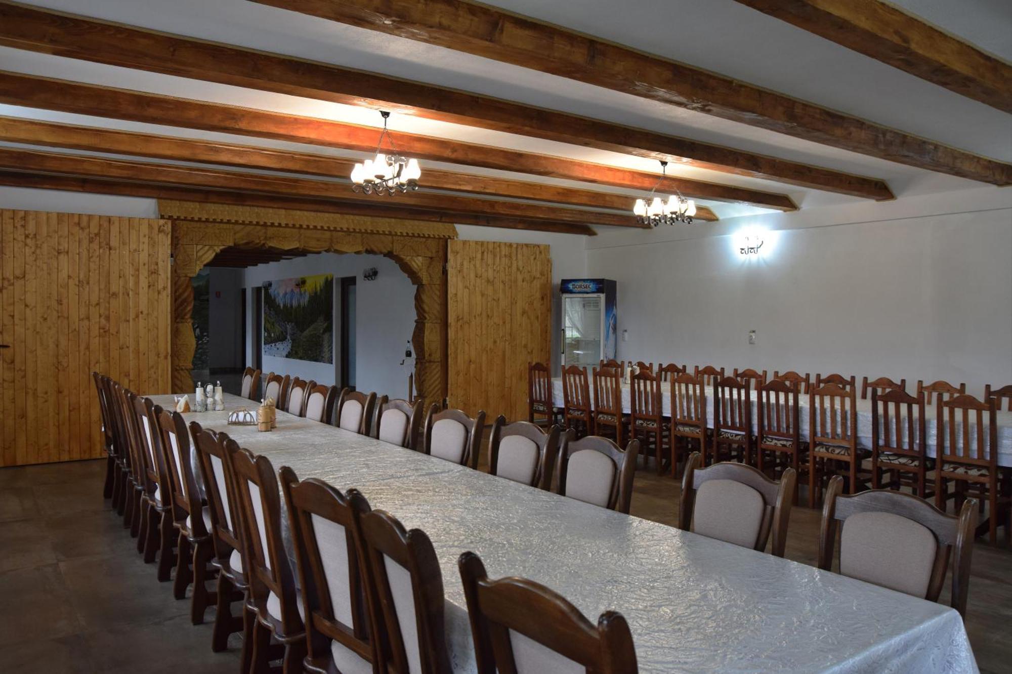 Conacul Cosaului Hotel Feresti Buitenkant foto