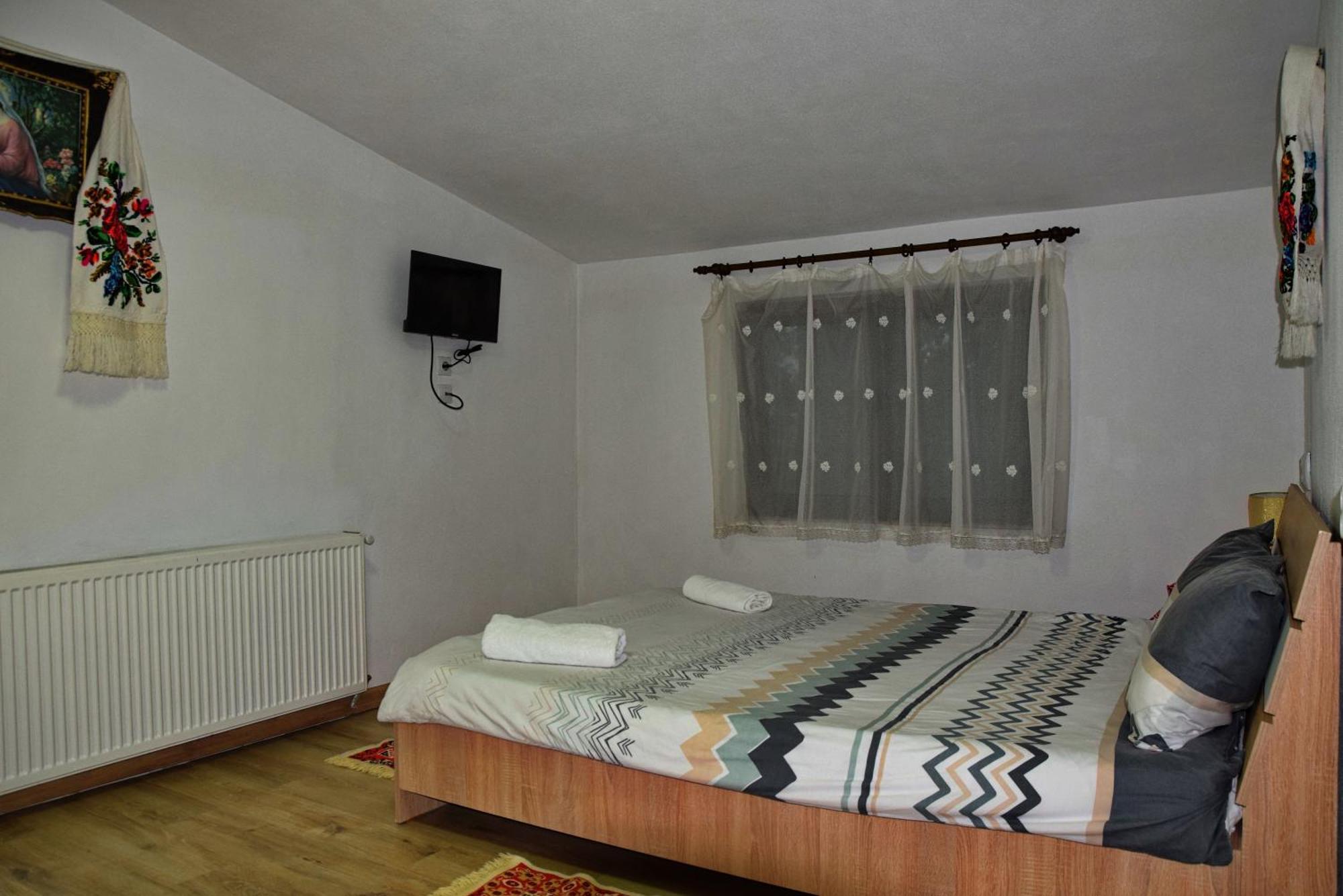 Conacul Cosaului Hotel Feresti Buitenkant foto